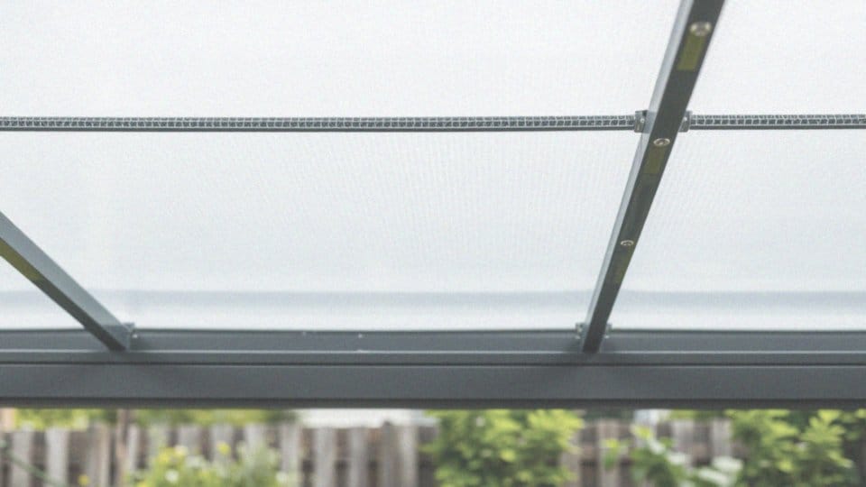 Jakie są właściwości poliwęglanu jako materiału pokrycia?